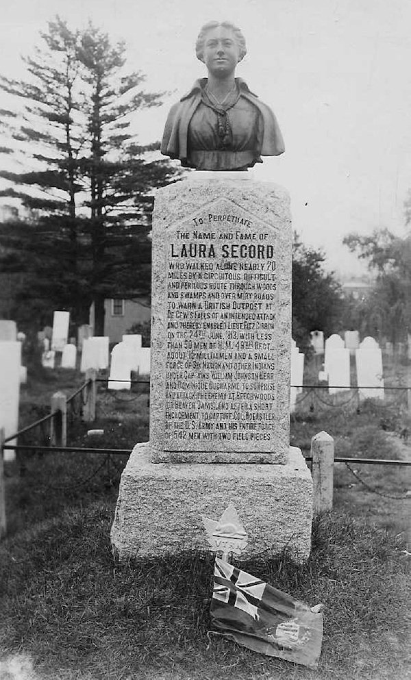 laura_secord_monument_at_the_drummond_hill_cemetery.jpg
